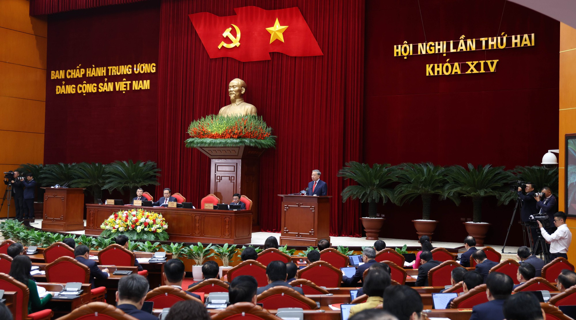 Khai mạc trọng thể Hội nghị Trung ương lần thứ 2 khóa XIV- Ảnh 6. Khai mạc trọng thể Hội nghị Trung ương lần thứ 2 khóa XIV- Ảnh 6.