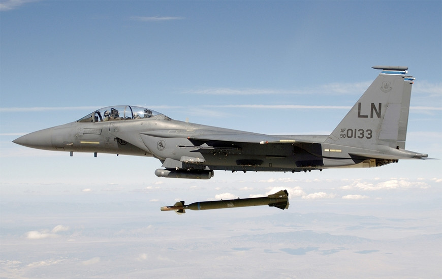 Máy bay F-15 của Không quân Mỹ thả bom xuyên phá GBU-28 trong một thử nghiệm