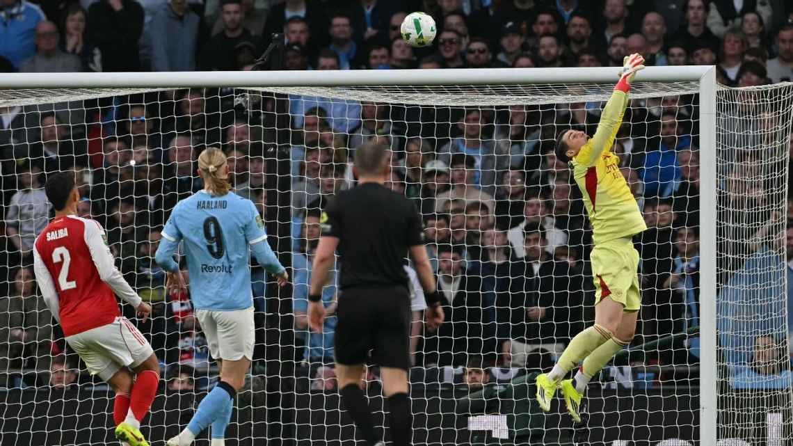 Kepa Arrizabalaga thất vọng sau trận thua của Arsenal trước Man City tại chung kết Carabao Cup 2026.