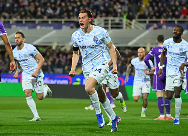 Francesco Pio Esposito ăn mừng bàn thắng mở tỷ số cho Inter Milan ngay ở giây thứ 39 của trận đấu.