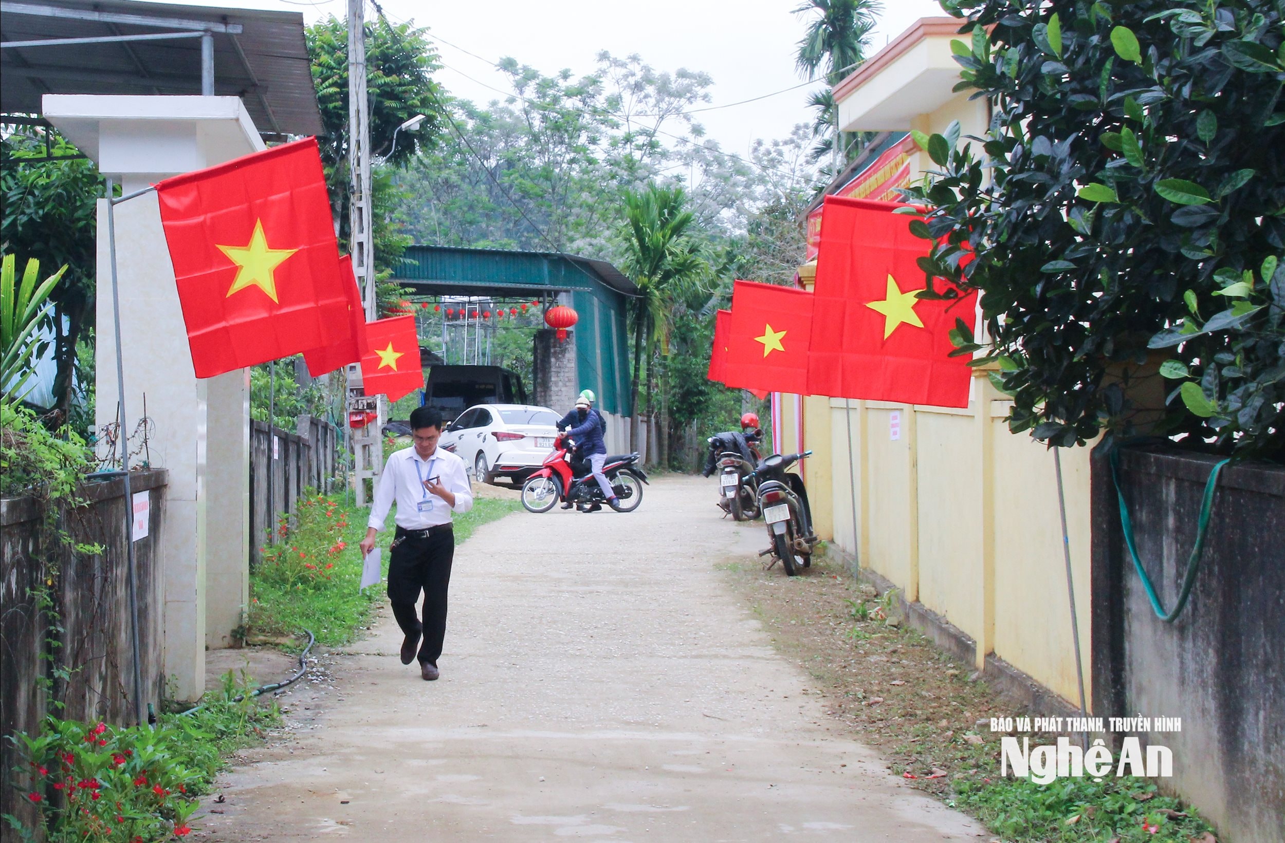  Xã Hùng Chân tuyên truyền bầu cử bằng trực quan sinh động. Ảnh Mai Hoa