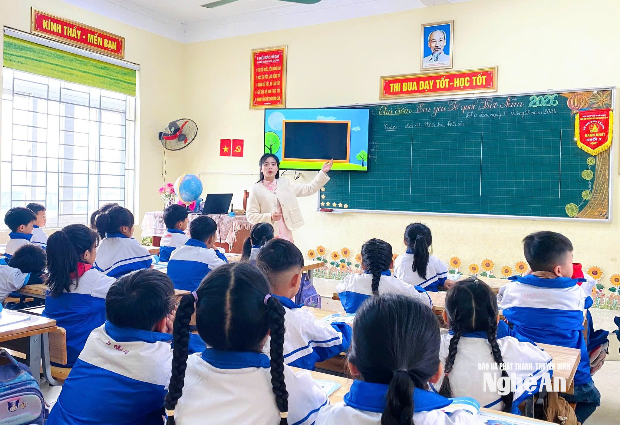 Giờ học của cô giáo Bảo Vy và các em học sinh.