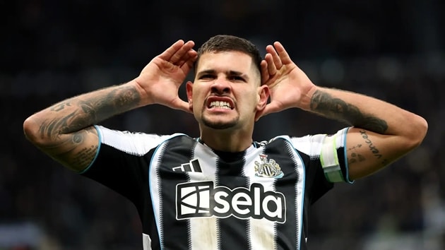 Bruno Guimaraes là một trong những mục tiêu chuyển nhượng hàng đầu của Man United.