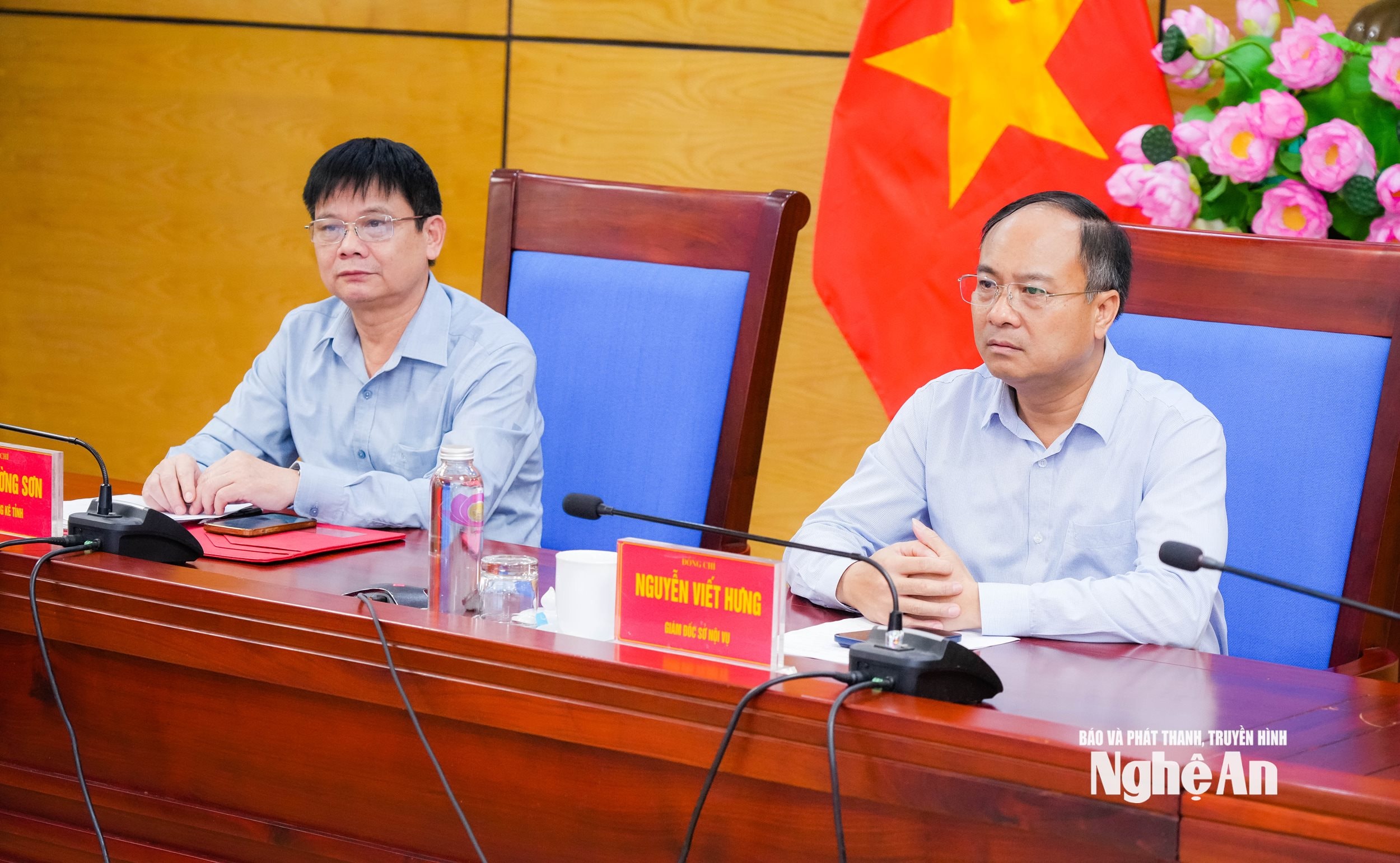  chủ trì