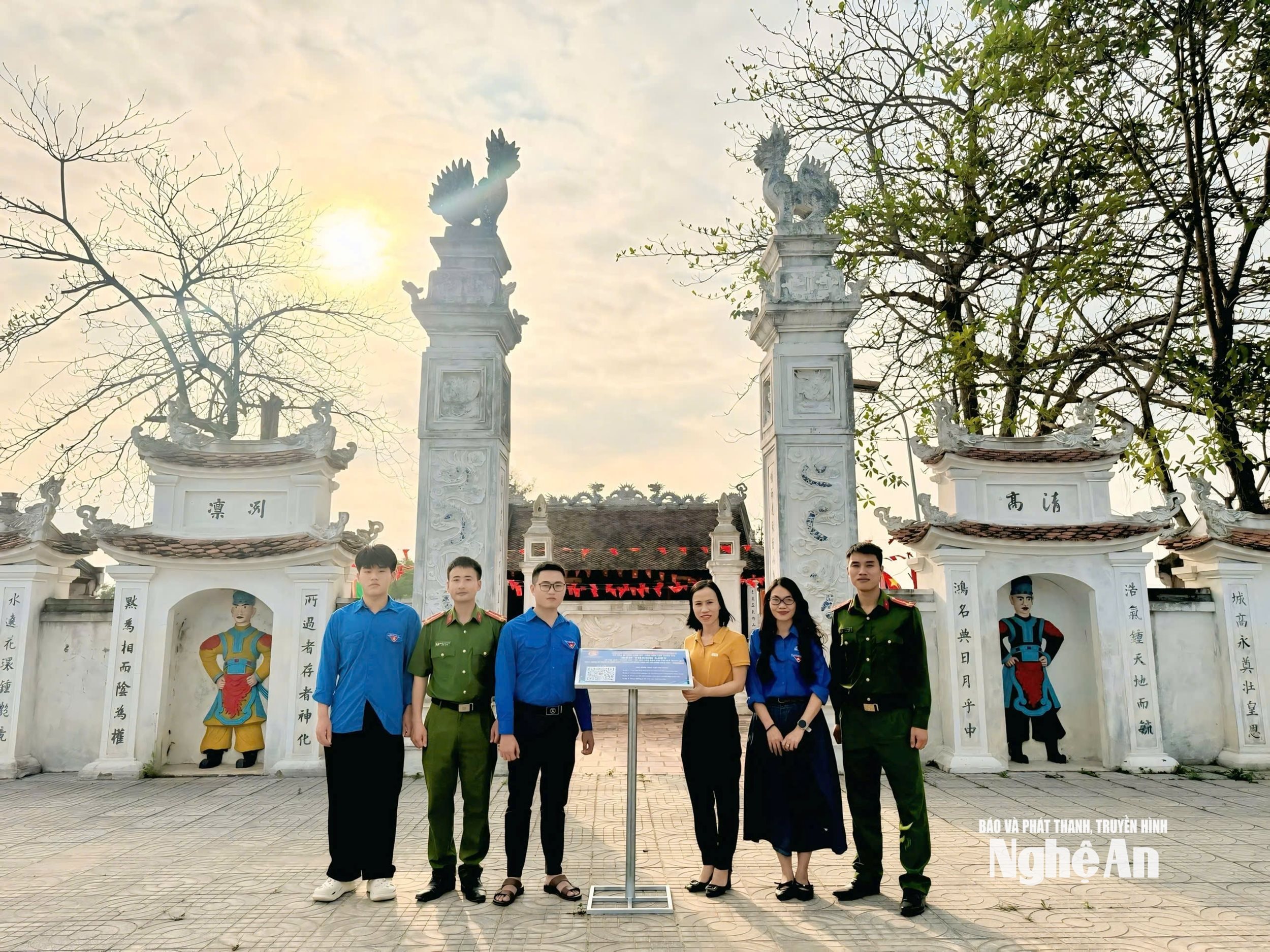 Đoàn xã Hưng Nguyên Nam ra mắt Công trình thanh niên số hóa Di tích lịch sử - văn hoá cấp quốc gia Đền Thanh Liệt.