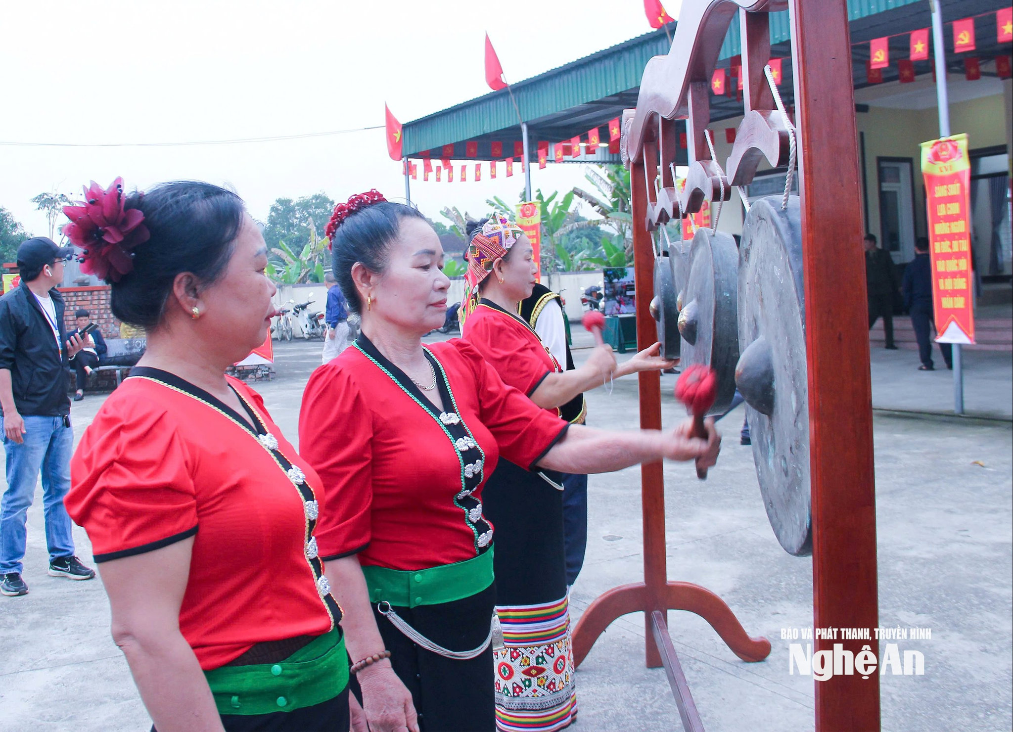 Xã Quỳ Hợp tổ chức các hoạt động văn hoá trong ngày bầu cử. Ảnh: Mai Hoa