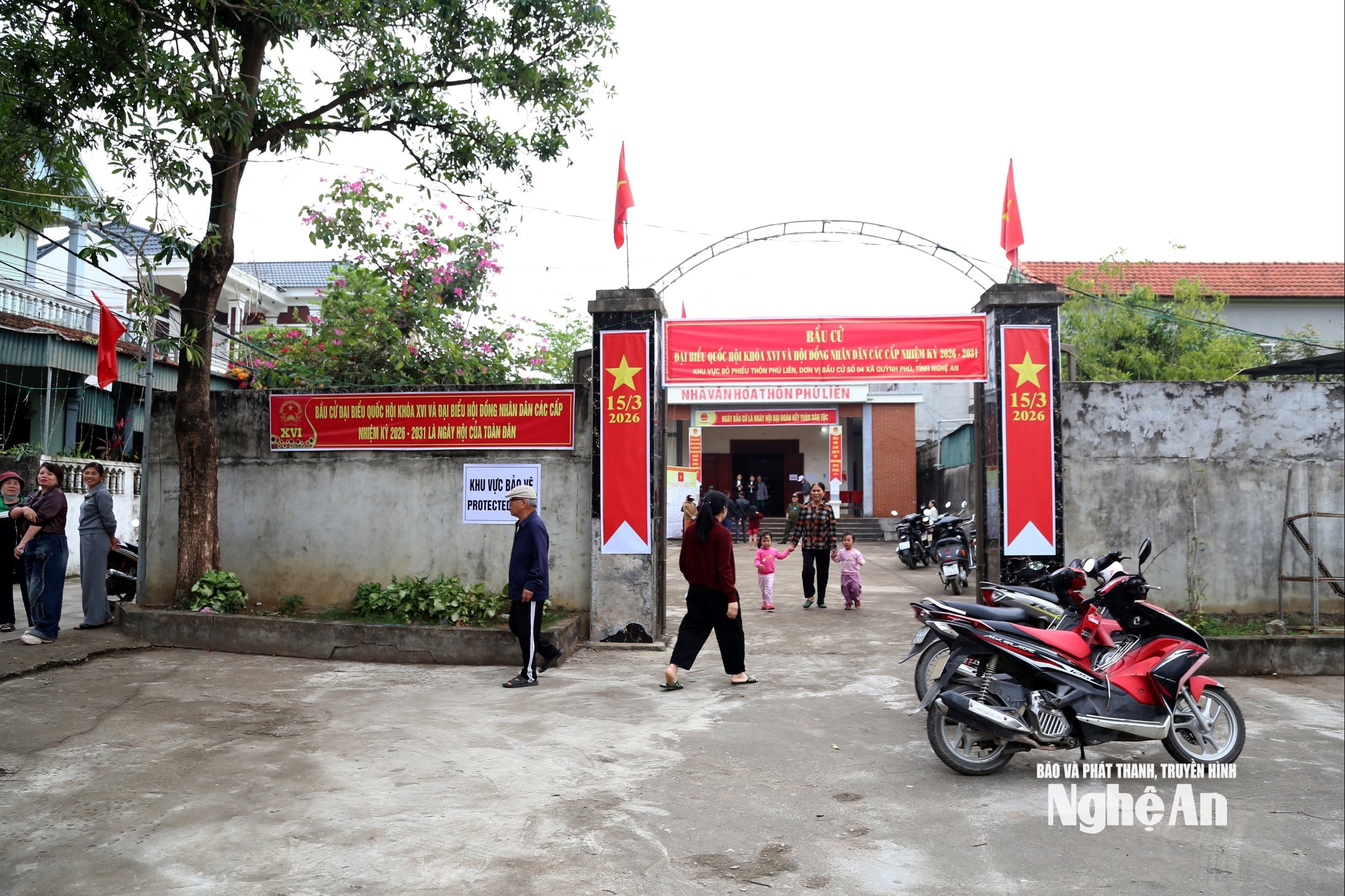 Điểm bầu cử của thôn Phú Liên, xã ven biển Quỳnh Phú. Ảnh XH