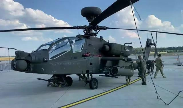 Mỹ sử dụng AH-64 Apache và A-10 đối phó Iran tại eo biển Hormuz năm 2026