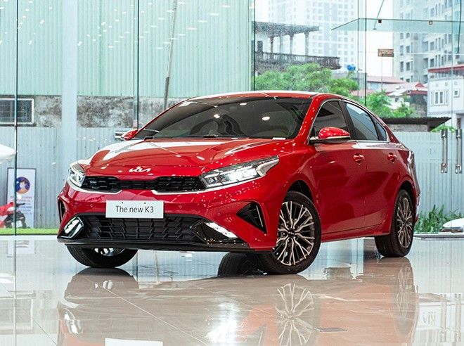 Ngoại thất xe Kia K3 với thiết kế đèn pha và mặt ca-lăng mới