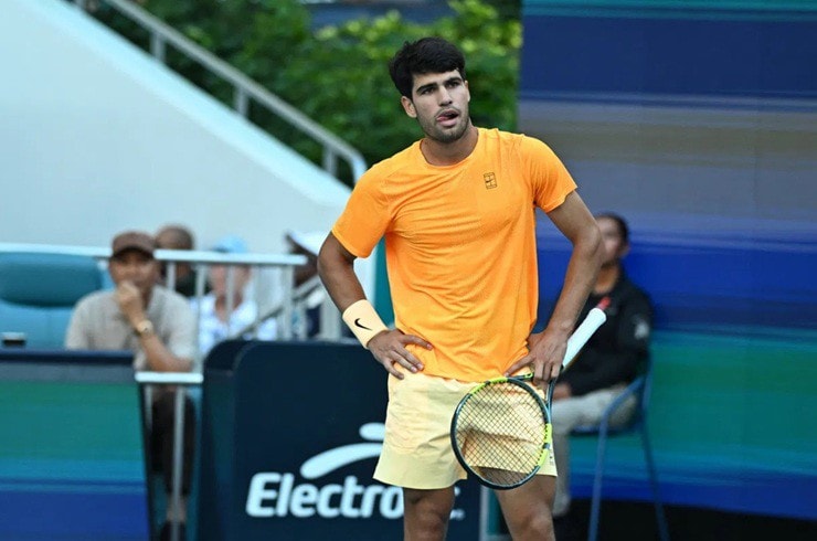 Alcaraz bất ngờ để thua Sebastian Korda (hạng 36 thế giới) ở vòng ba Miami Open