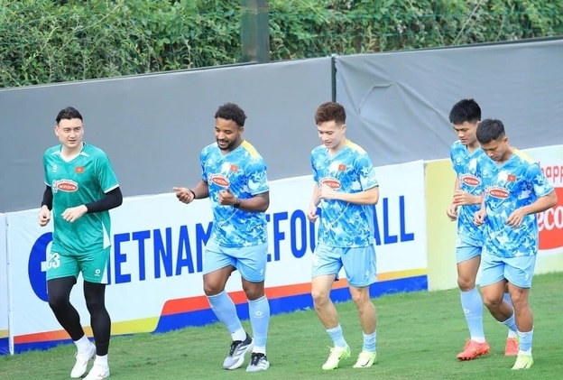 Các cầu thủ đội tuyển Việt Nam tập luyện chuẩn bị cho Asian Cup 2027