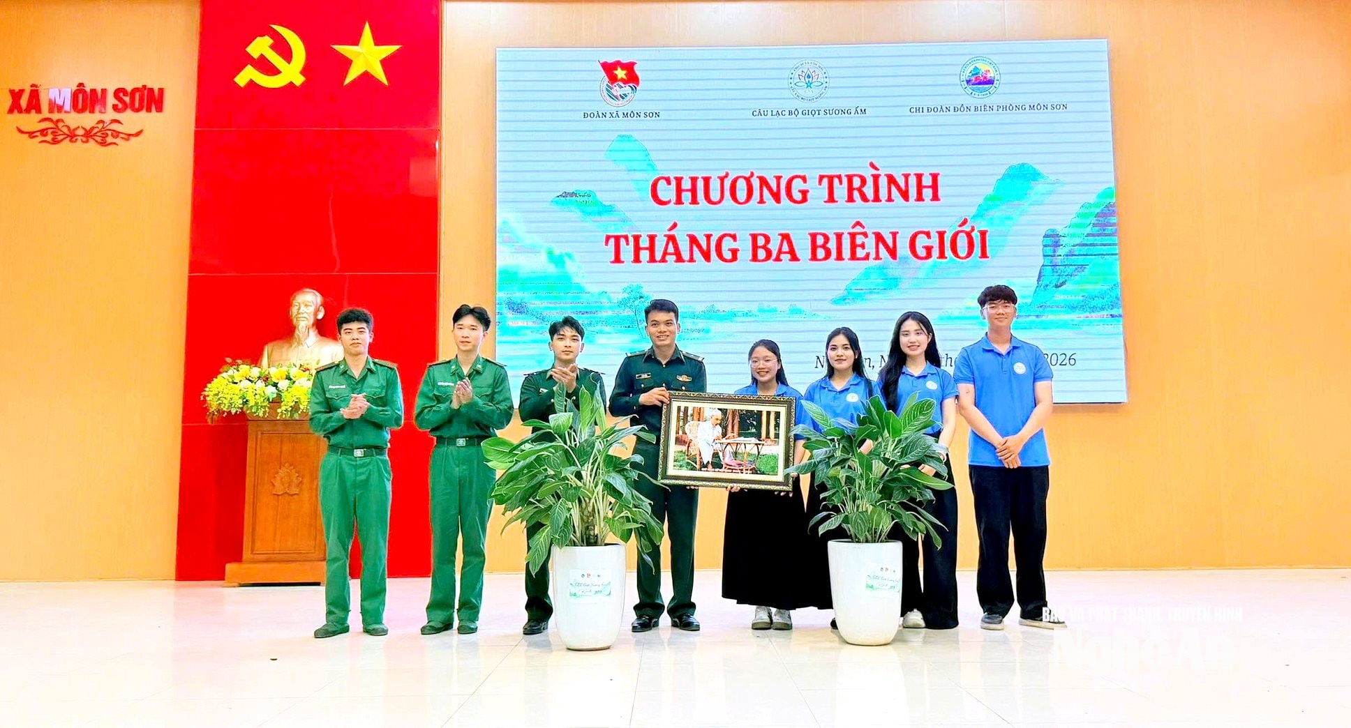 Chương trình 'Tháng Ba biên giới ở xã Môn Sơn'. Ảnh AB