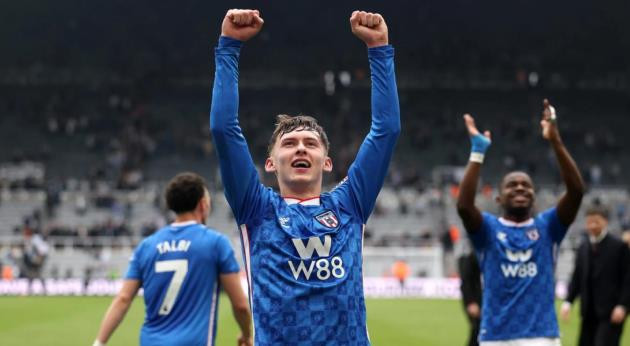 Manchester United quan tâm đến tài năng trẻ Chris Rigg của Sunderland.