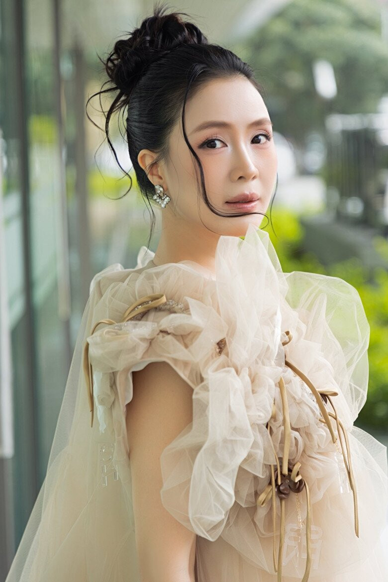 Diễn viên Hồng Diễm đón tuổi mới