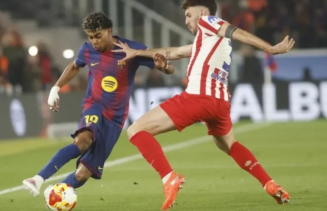 Lamine Yamal thực hiện kỹ thuật rê bóng thượng thặng tại La Liga