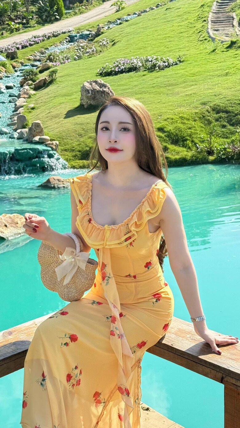 Diễn viên Quỳnh Nga khoe sắc rạng rỡ