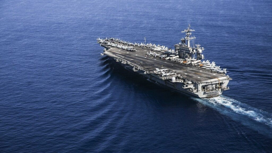 Tàu sân bay USS Abraham Lincoln của Mỹ hoạt động trên biển
