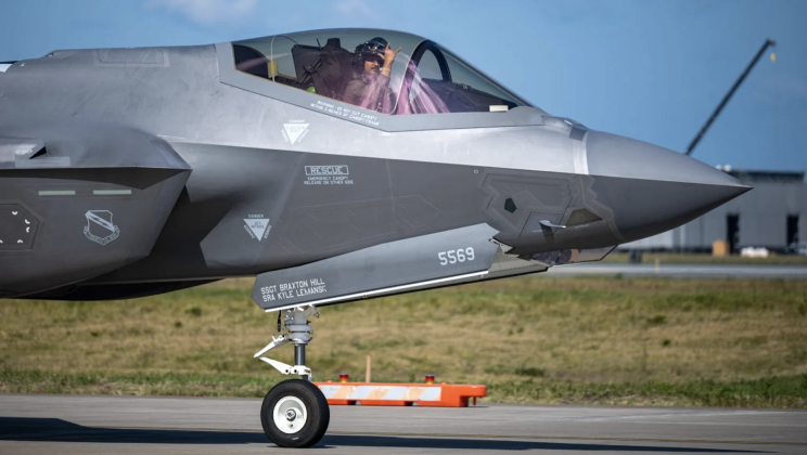 Máy bay tiêm kích F-35A của Không quân Mỹ tại Căn cứ Không quân Misawa, Nhật Bản. Tiêm kích F-35A tại căn cứ Misawa