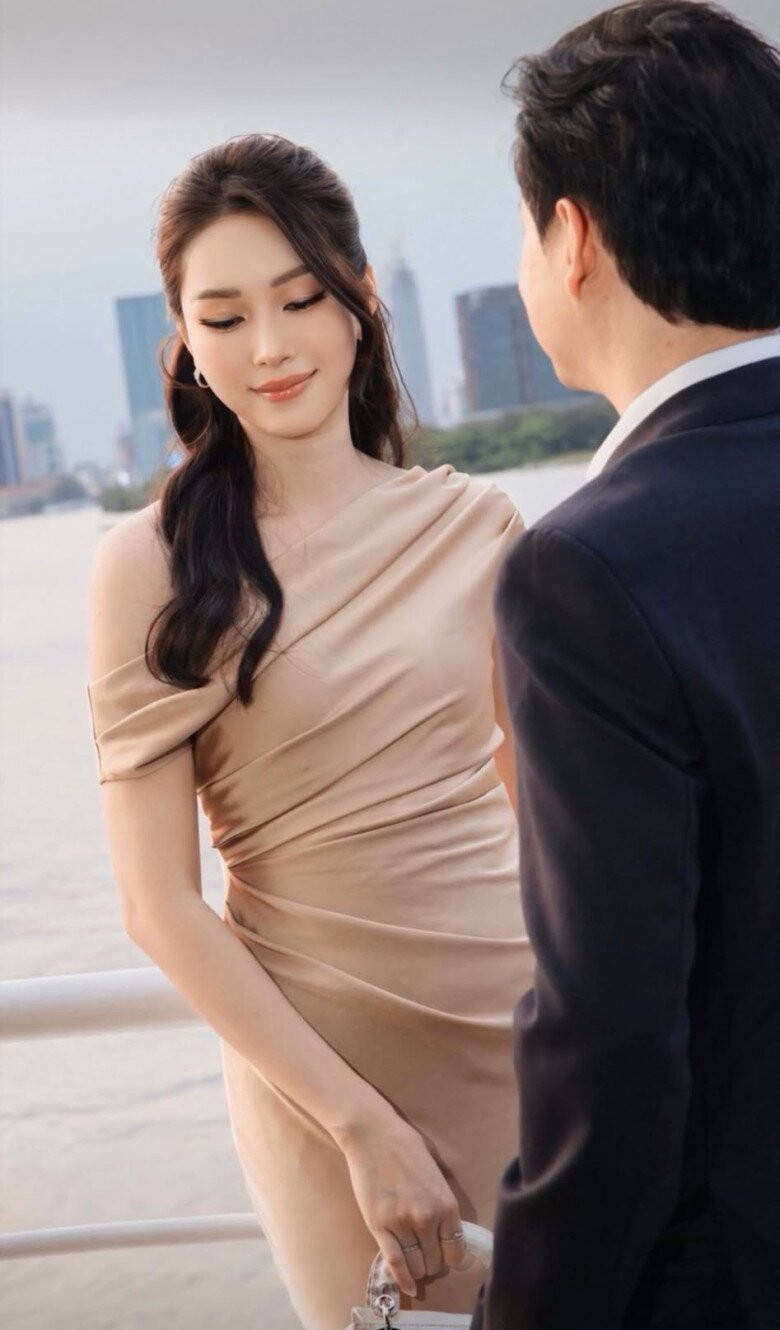 Đặng Thu Thảo và chồng doanh nhân tại sự kiện