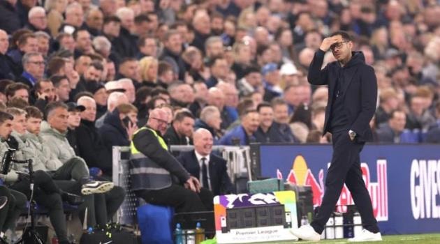 Liam Rosenior chịu không ít áp lực ở Chelsea.