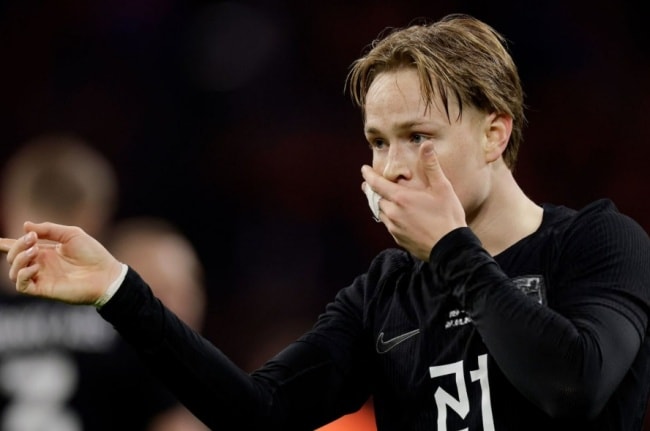 Andreas Schjelderup ghi bàn đẳng cấp.