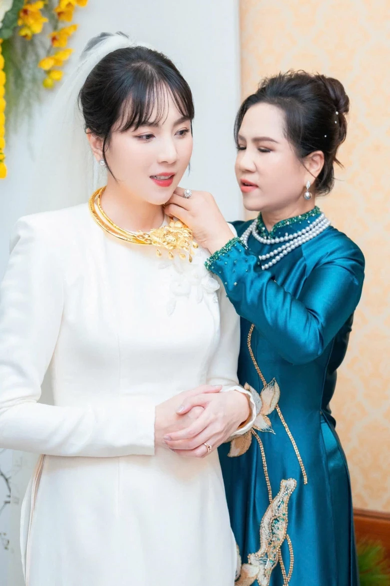 Người đẹp được mẹ chồng yêu thương.