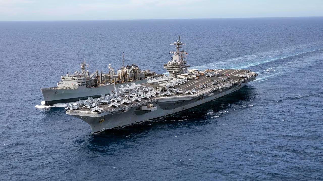 Tàu sân bay USS George HW Bush (CVN-77) Tàu sân bay USS George HW Bush (CVN-77) của Hải quân Mỹ đang hoạt động trên biển.