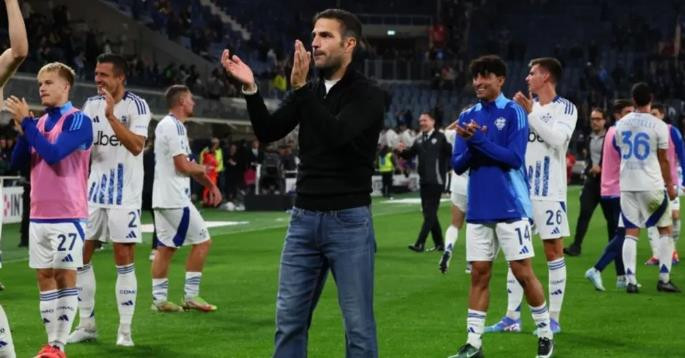 Niềm vui của các cầu thủ Como sau một trận thắng tại Serie A