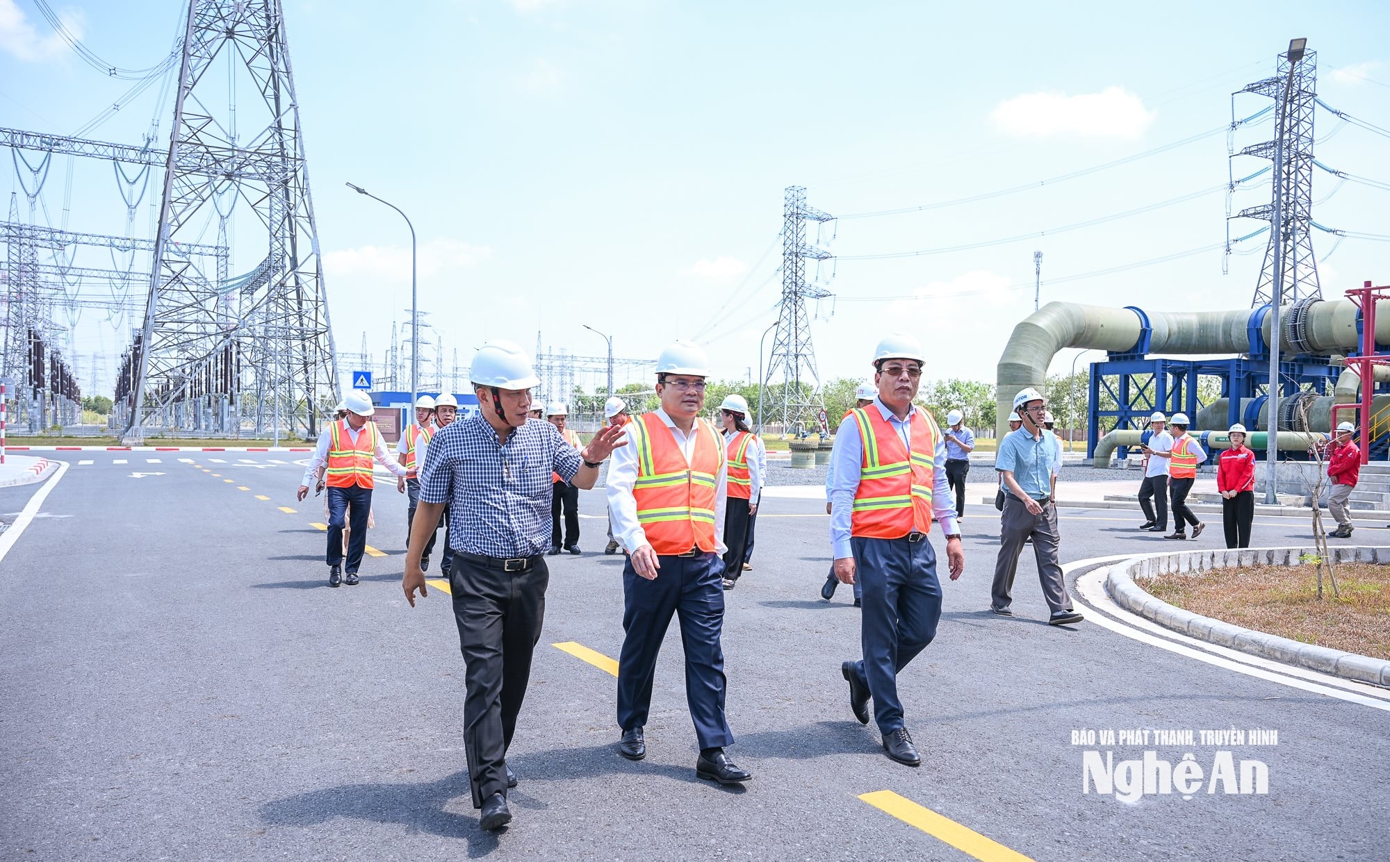 Đoàn công tác UBND tỉnh Nghệ An tham quan, tìm hiểu Dự án Nhiệt điện LNG Nhơn Trạch 3 và 4. Ảnh: Thành Cường