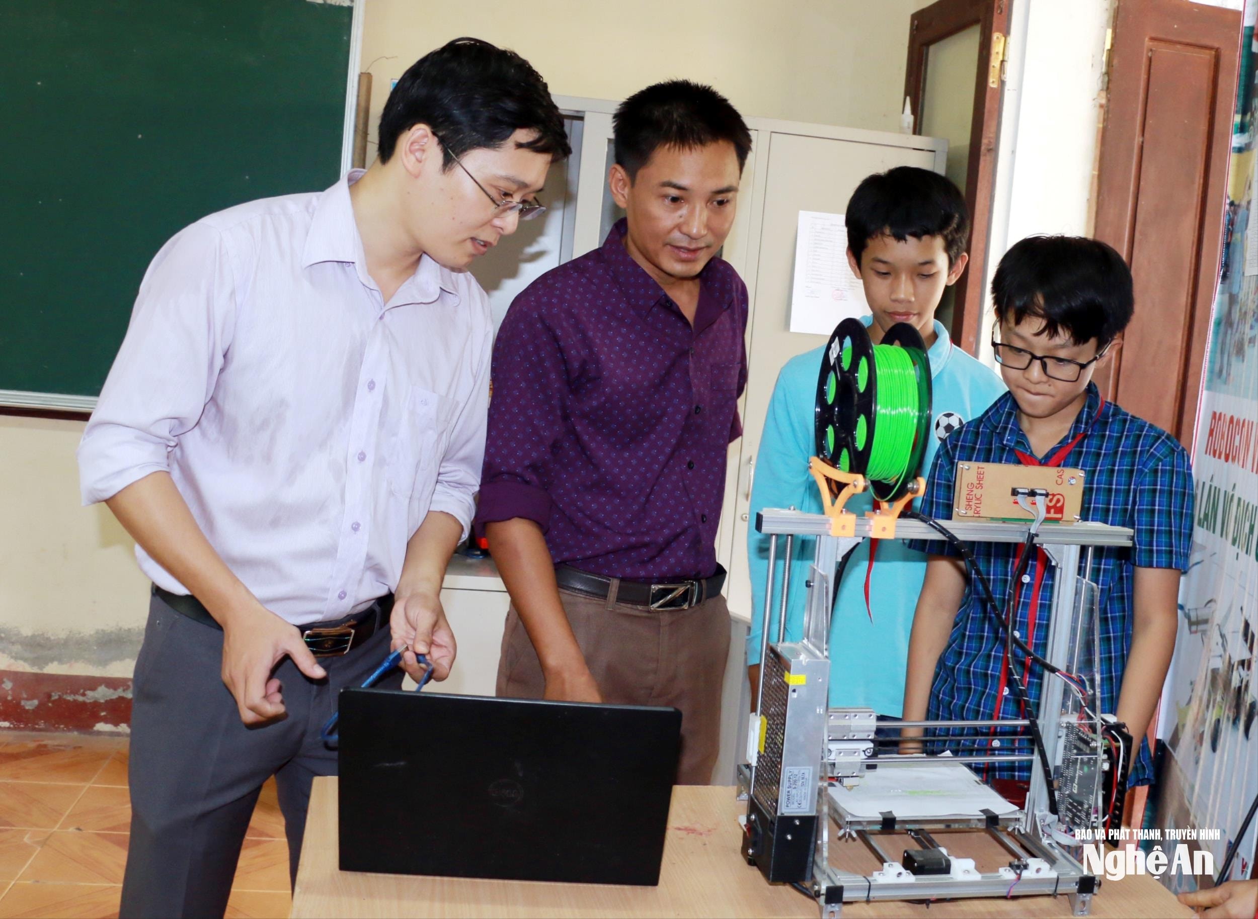 gio-hoc-stem-cua-hoc-sinh-truong-thcs-vo-liet.-anh-tu-lieu-my-ha-1-.jpeg