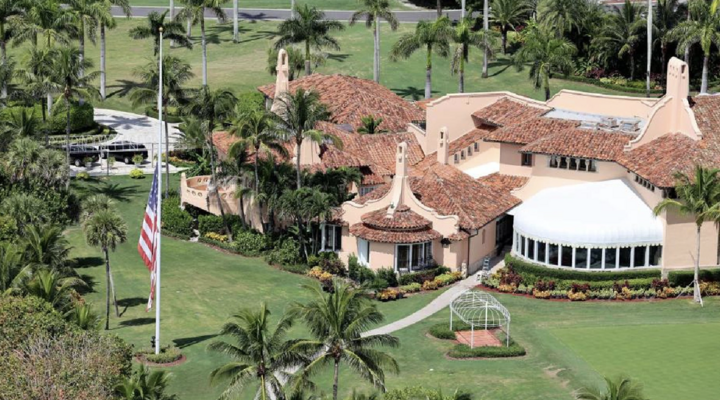 Khu dinh thự Mar-a-Lago Khu dinh thự Mar-a-Lago của Tổng thống Donald Trump tại Palm Beach, Florida.
