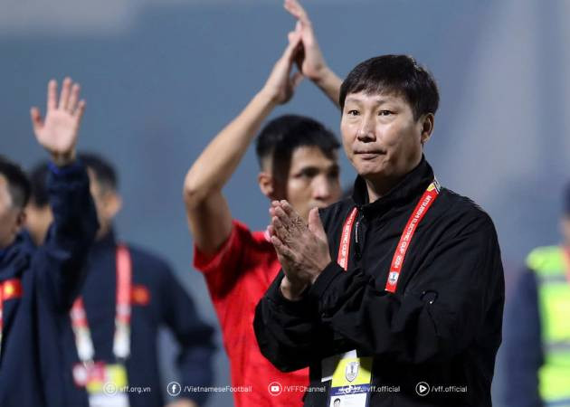 HLV Kim Sang-sik nhắm mục tiêu thắng Malaysia 2-0 tại sân vận động Thiên Trường
