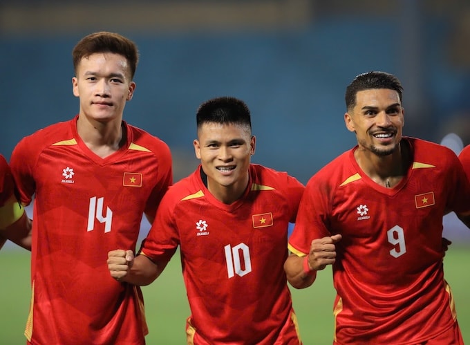 Việt Nam đại chiến với Malaysia.