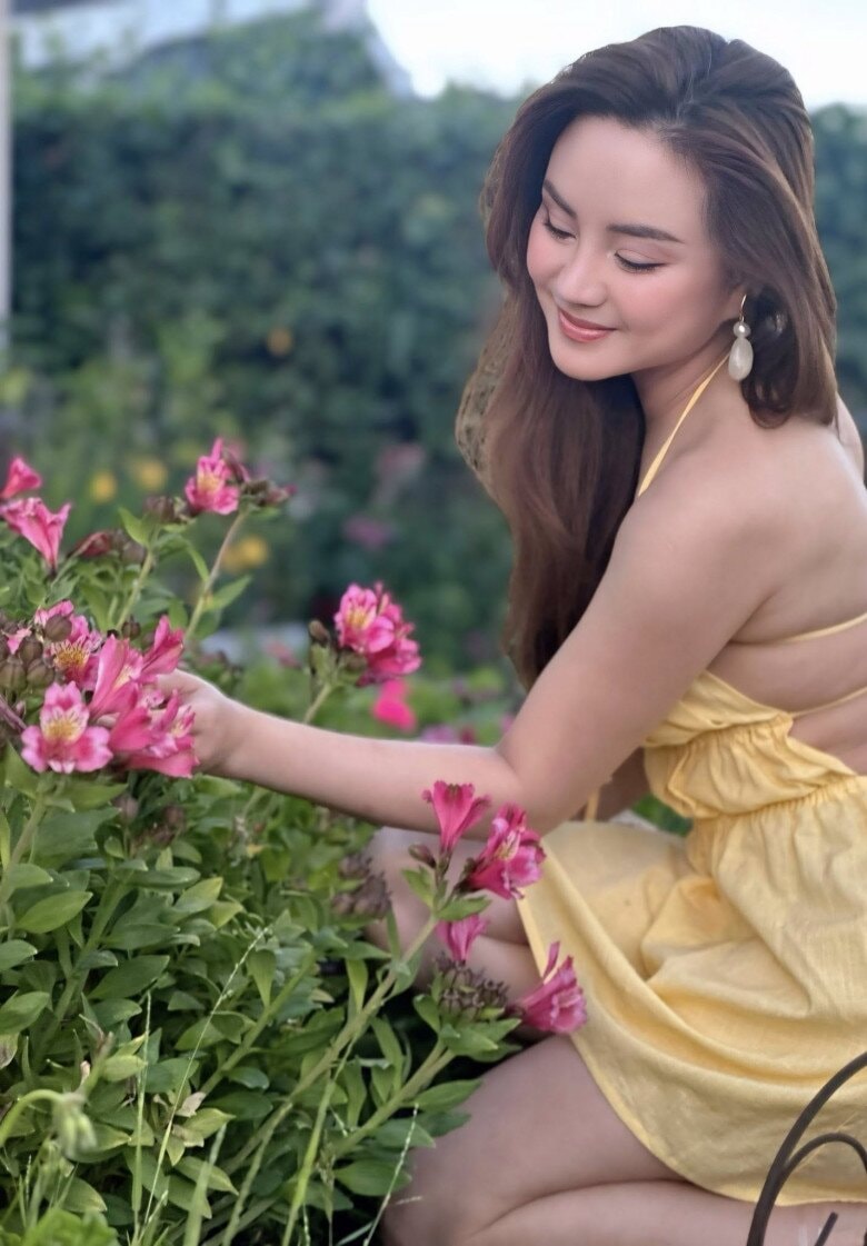 Vy Oanh khoe dáng qua ống kính của con trai.