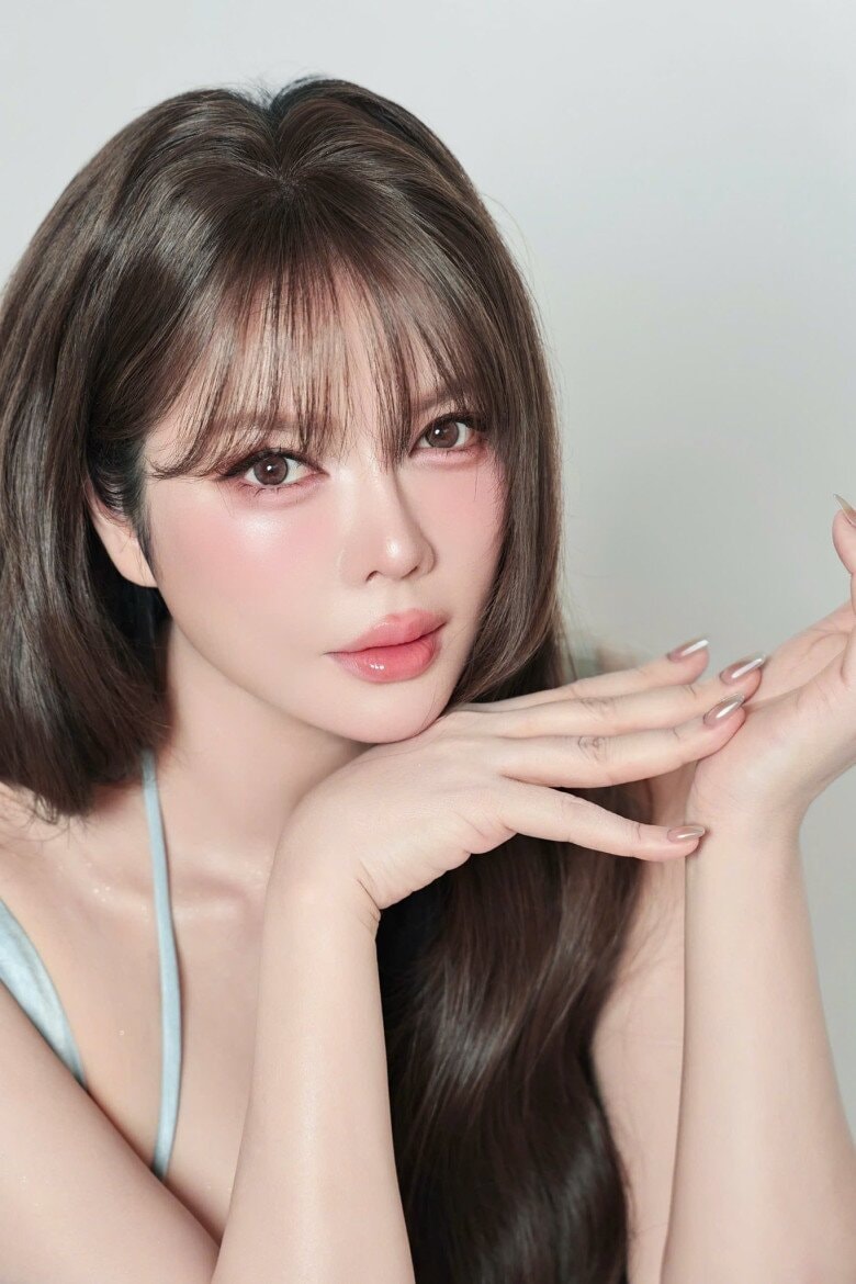 Lý Nhã Kỳ gây bất ngờ với tạo hình trẻ trung.
