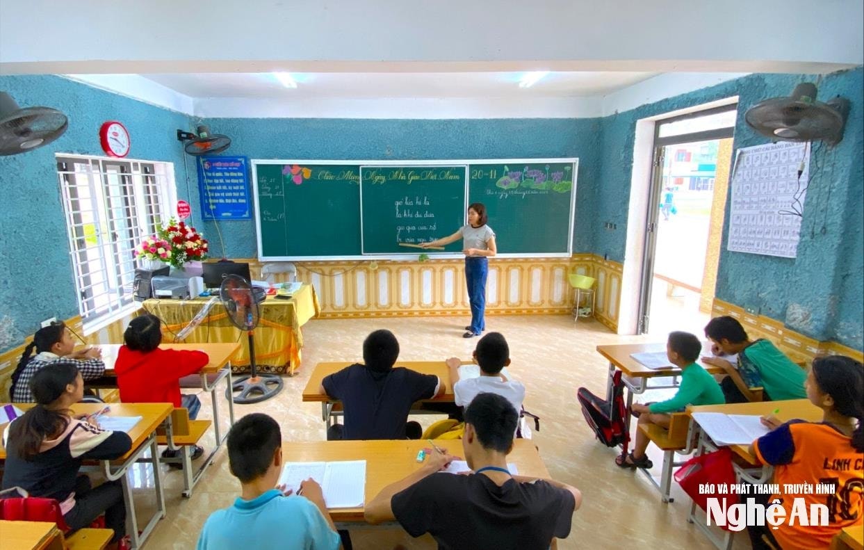 Một giờ học của học sinh khuyết tật tại Trung tâm Giáo dục - Dạy nghề người khuyết tật tỉnh Nghệ An. Ảnh Mỹ Hà