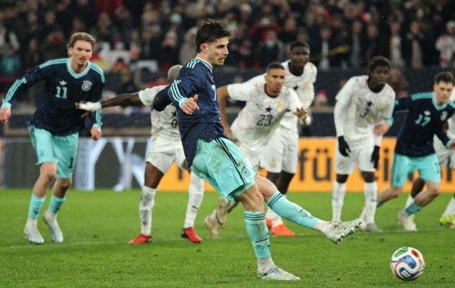 Kai Havertz dứt điểm lạnh lùng trên chấm phạt đền mở tỷ số cho đội tuyển Đức.