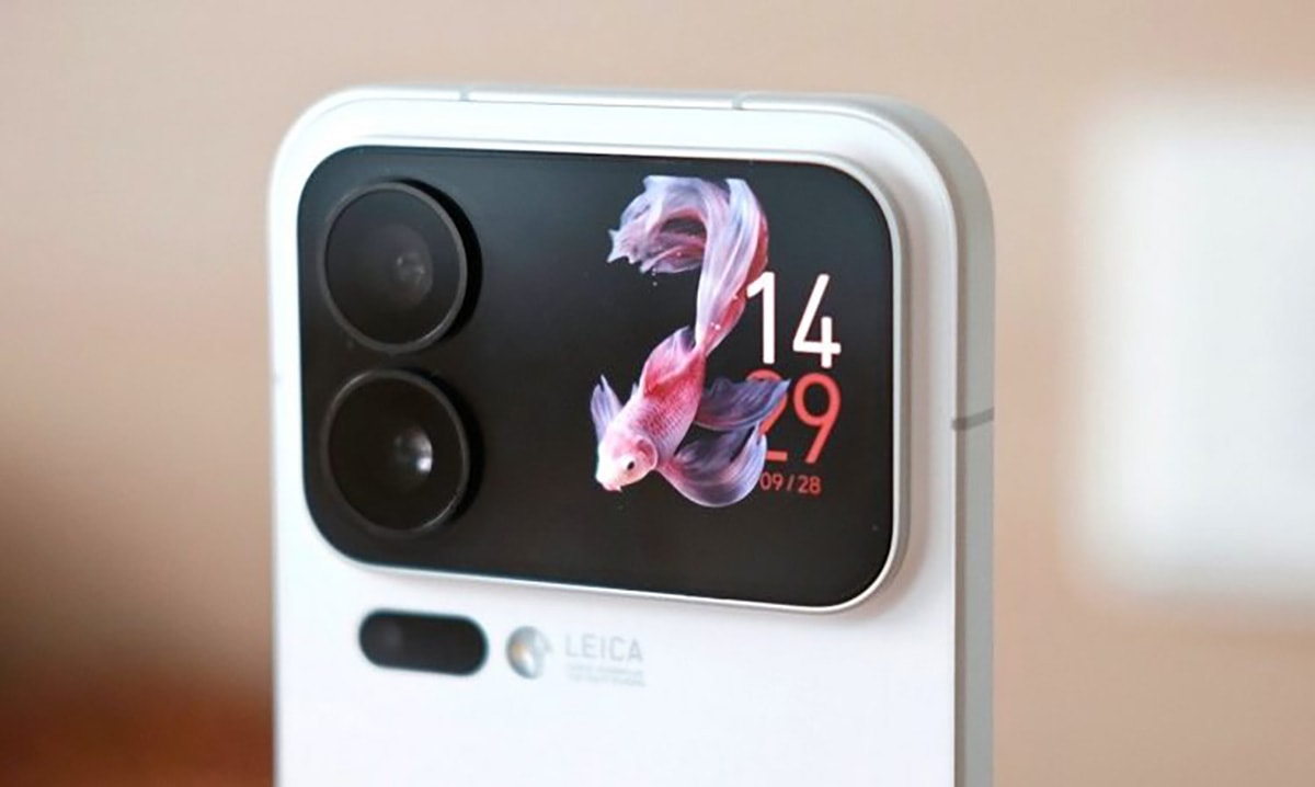 Thiết kế mặt sau của Xiaomi 18 Pro Max với màn hình phụ đặc trưng