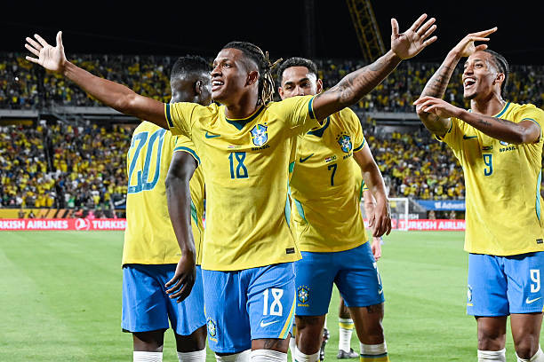 Đội tuyển Brazil ăn mừng chiến thắng đầy kịch tính trước Croatia.