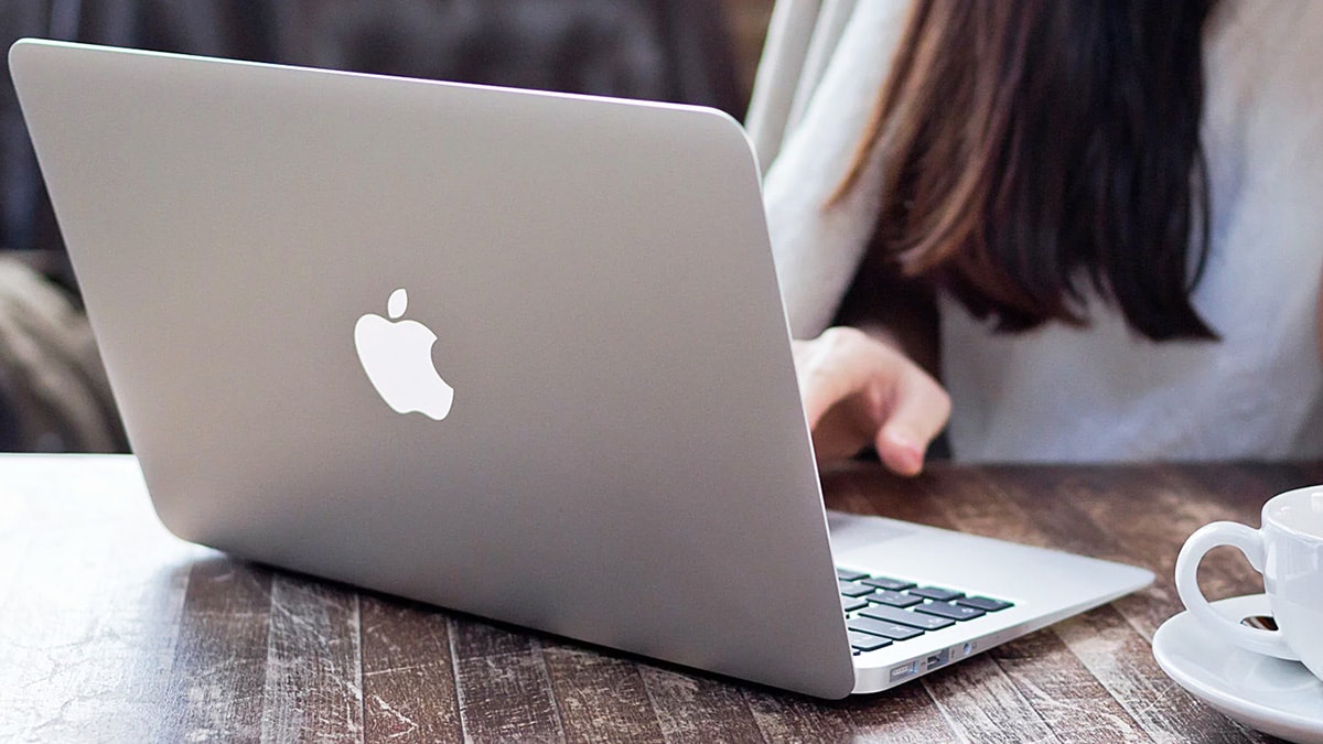 Cận cảnh mẫu MacBook Air 2017 vừa được Apple đưa vào danh sách sản phẩm cũ