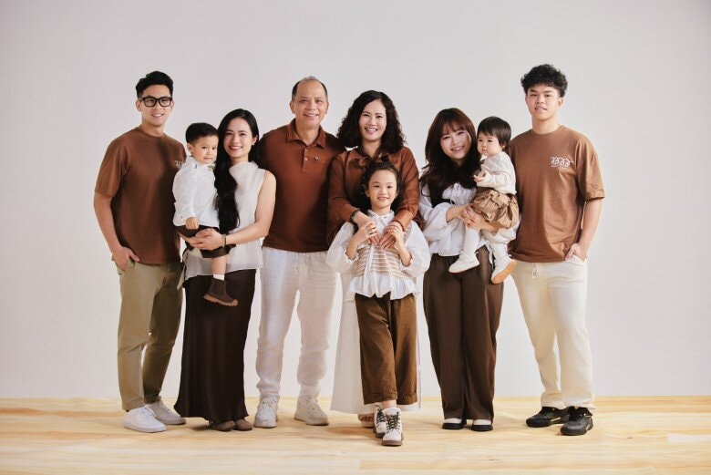 Mái ấm 3 thế hệ hạnh phúc của cặp đôi nghệ sĩ nhận nhiều sự ngưỡng mộ từ khán giả.