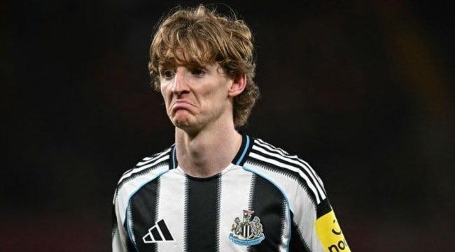 Liverpool are pursuing Anthony Gordon for £80 million, while Man City are determined to keep Rodri.