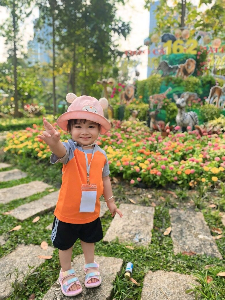 Con gái Kha Ly đi dã ngoại