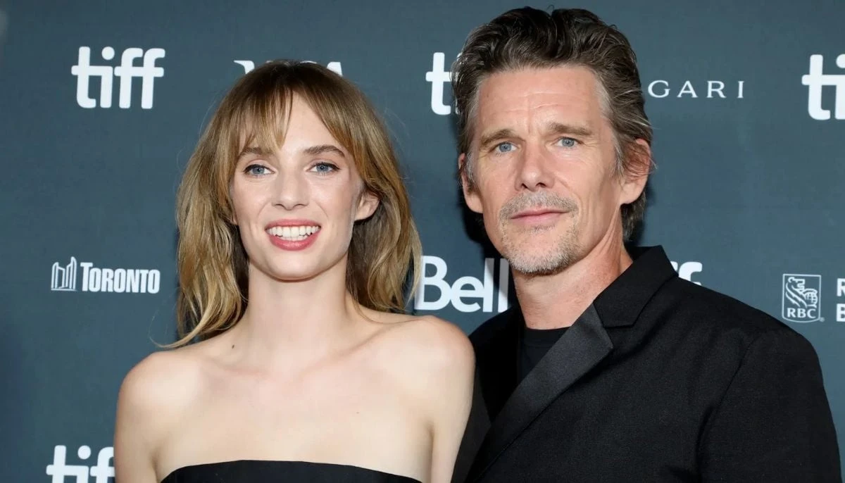 Maya Hawke xuất hiện cùng bố Ethan Hawke tại một buổi ra mắt phim.