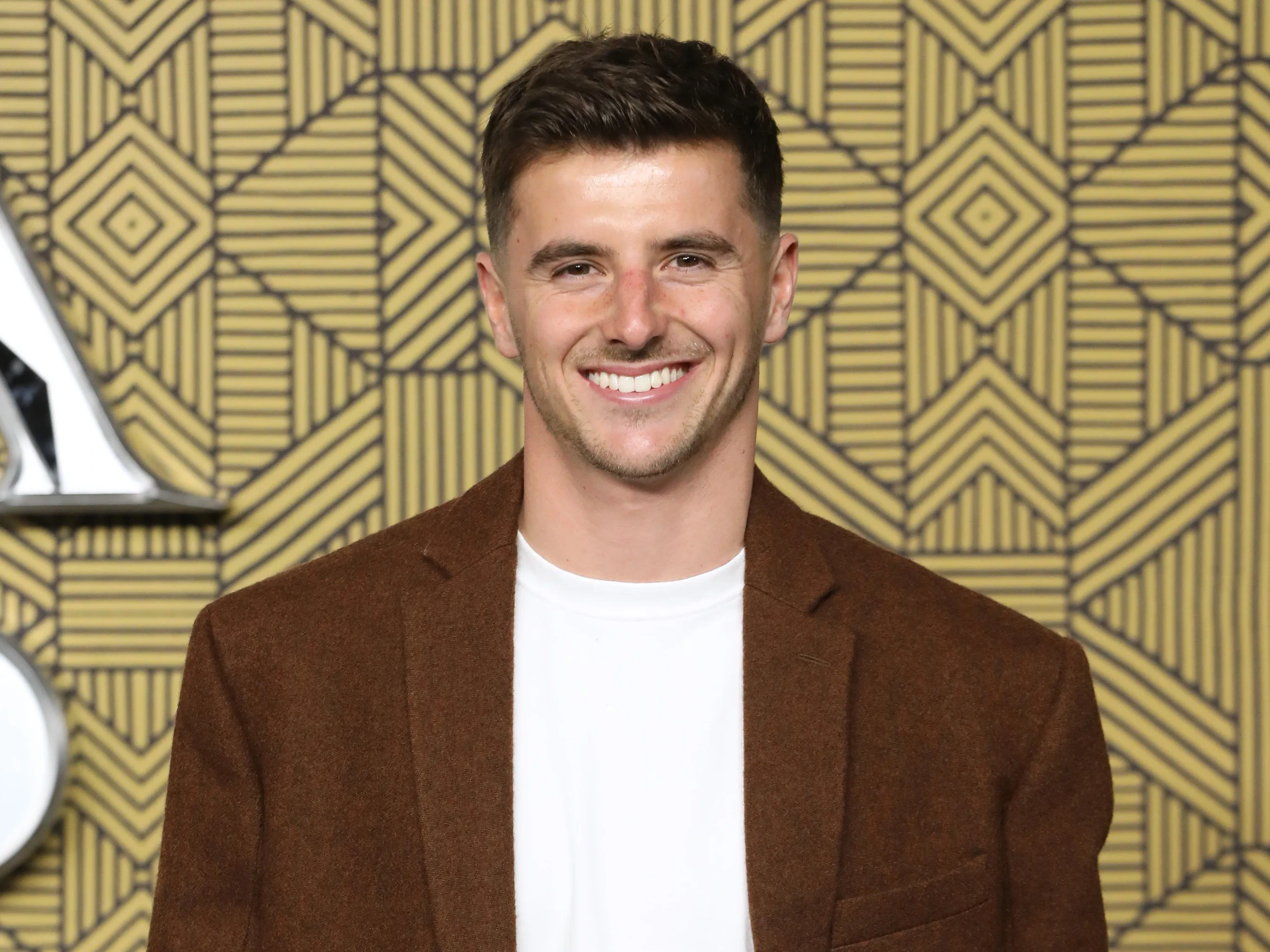 Phong cách đời thường của Mason Mount hướng tới sự gần gũi nhưng vẫn sang trọng.