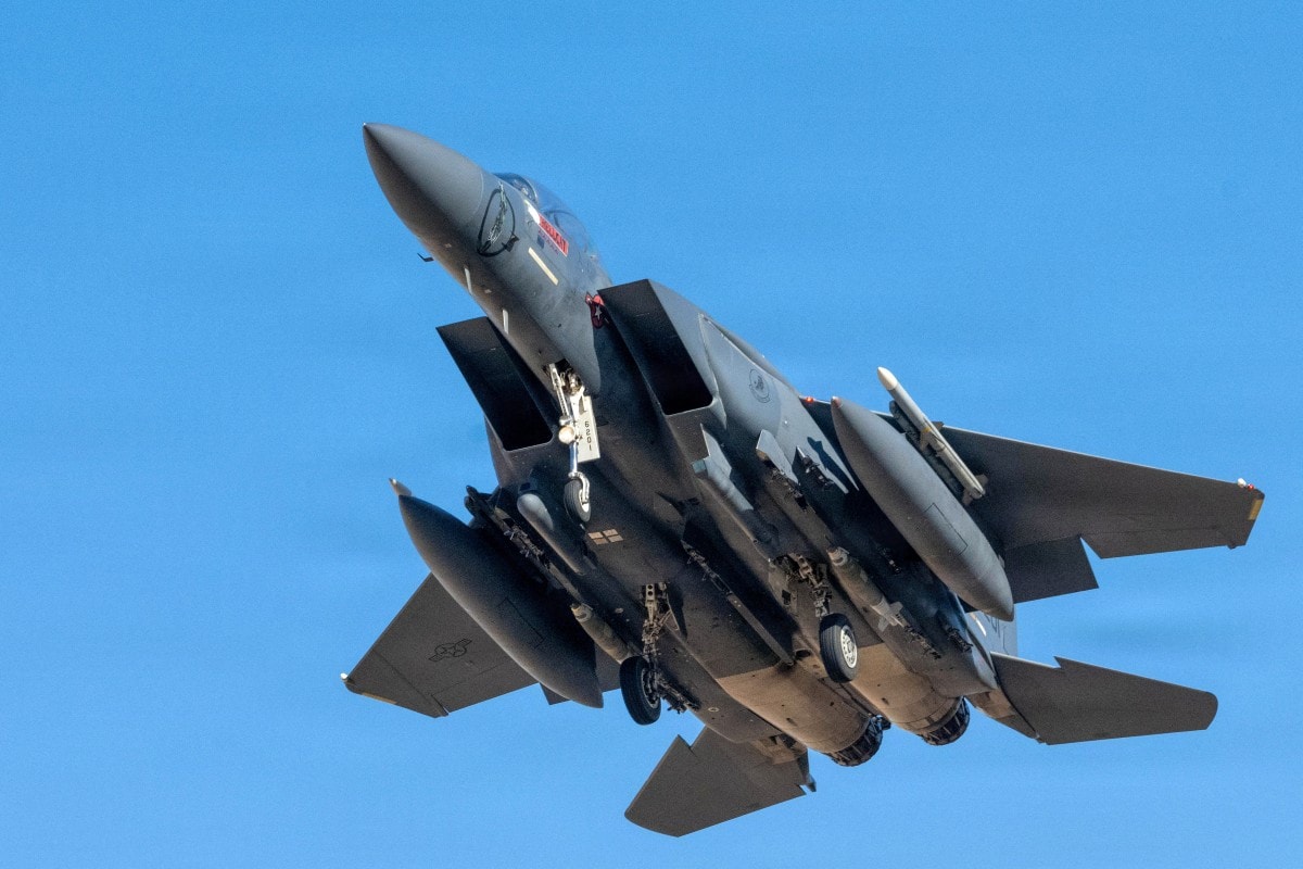 Tiêm kích F-15E Strike Eagle của Mỹ đang cất cánh thực hiện nhiệm vụ trong Chiến dịch 