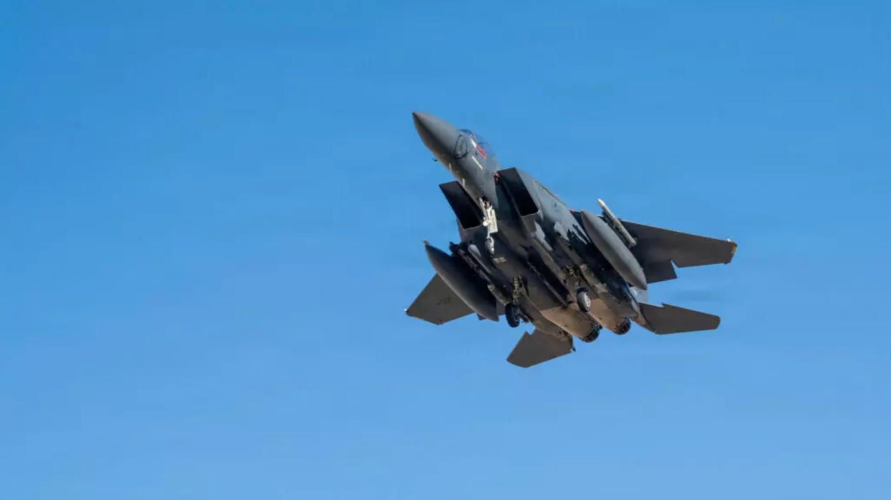 Một chiếc máy bay F-15E Strike Eagle của Không quân Hoa Kỳ cất cánh trong cuộc chiến Iran tại một địa điểm không được tiết lộ ngày 9/3/2026. Ảnh: Không quân Mỹ