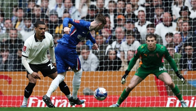 Cole Palmer lần đầu đeo băng thủ quân của Chelsea
