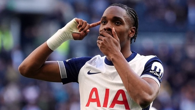 Tiền đạo Mathys Tel trong trận đấu của Tottenham
