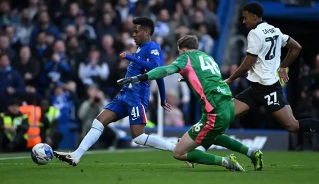 Estevao lập kỷ lục tại FA Cup